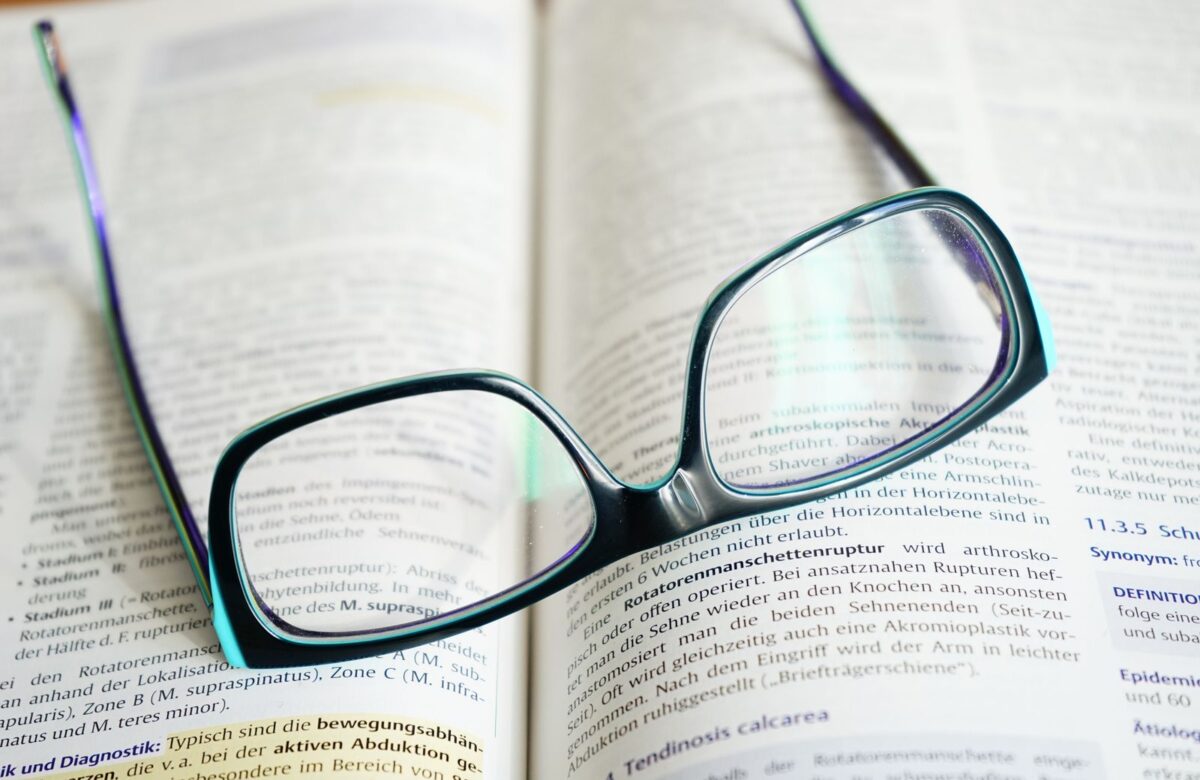 Presbytie et myopie en même temps : pourquoi ça arrive
